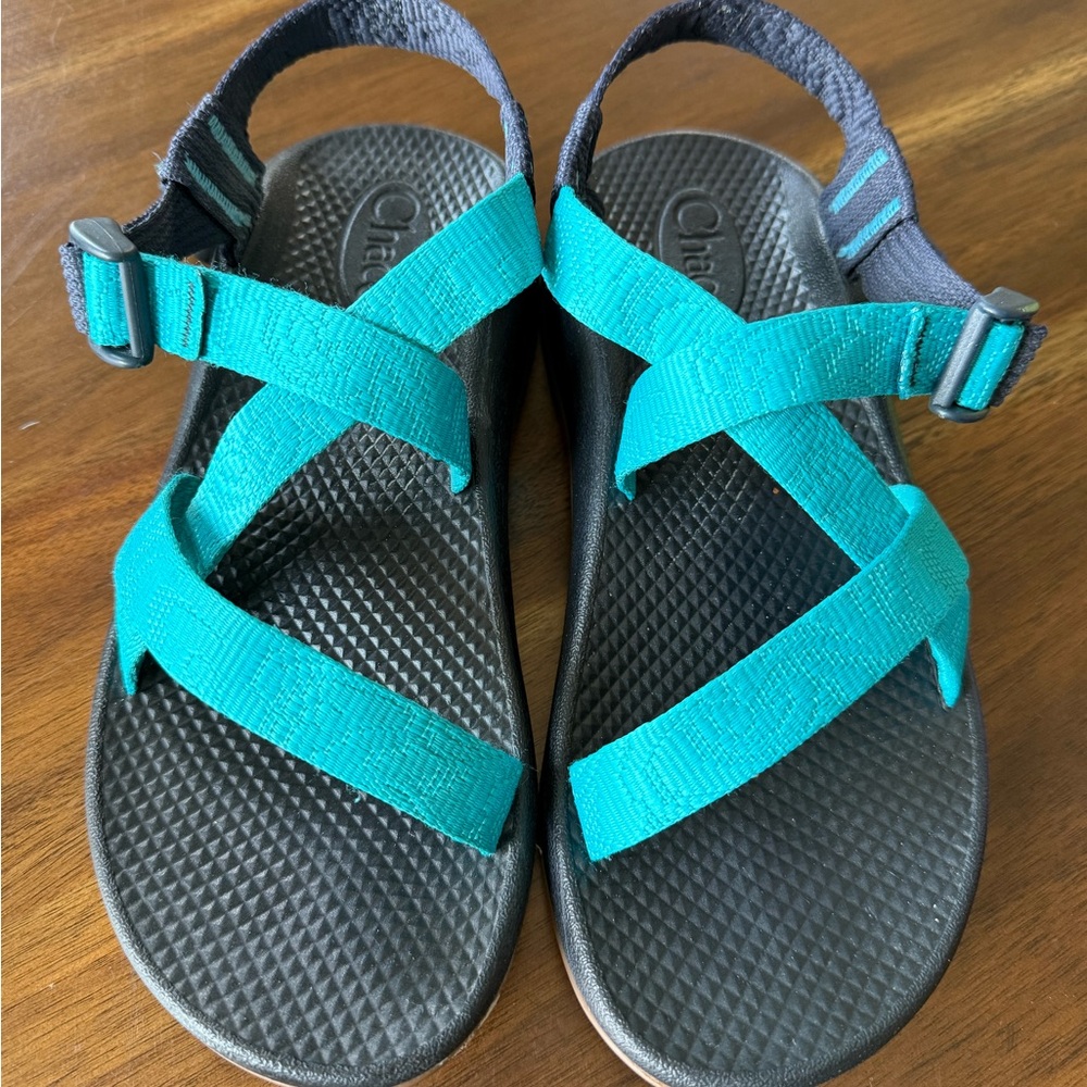 Chaco Big Kids' Size (fits like women’s size 6) Black and Teal EcoTread Sandals